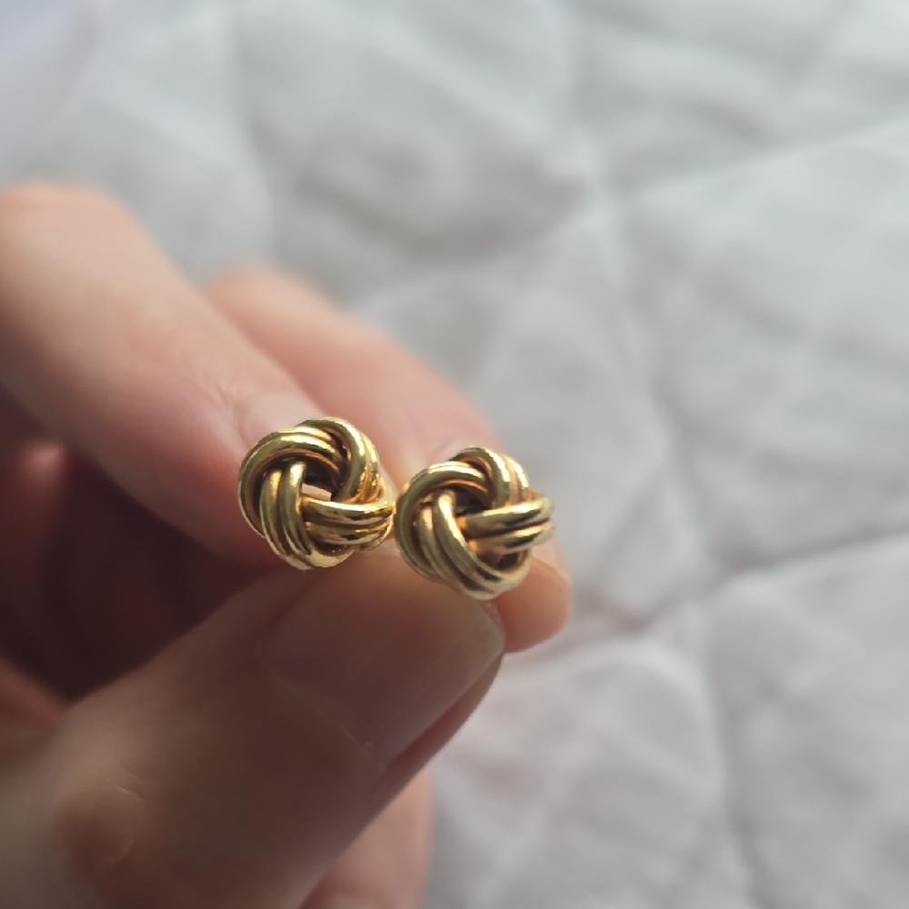 Chic Gold Knot Earrings